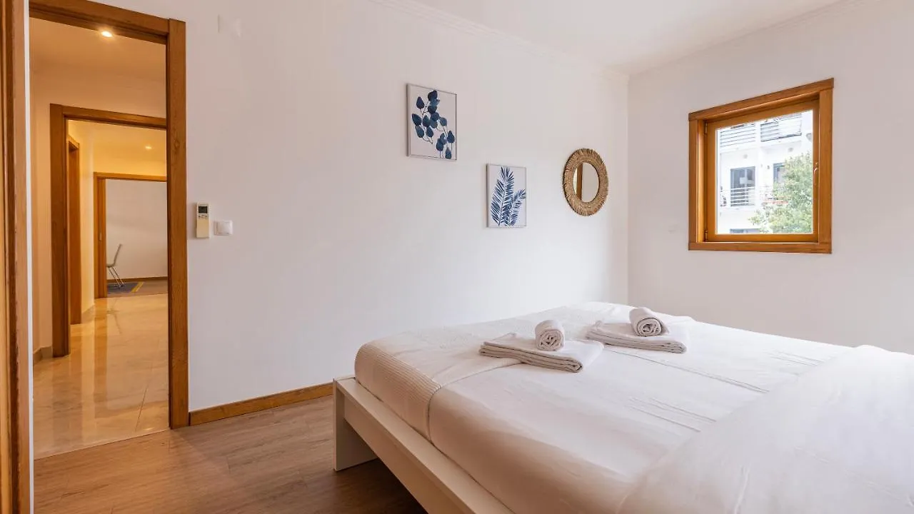 3 Bedroom Oeiras Wonder W/ Balcony By Lovelystay 0*,