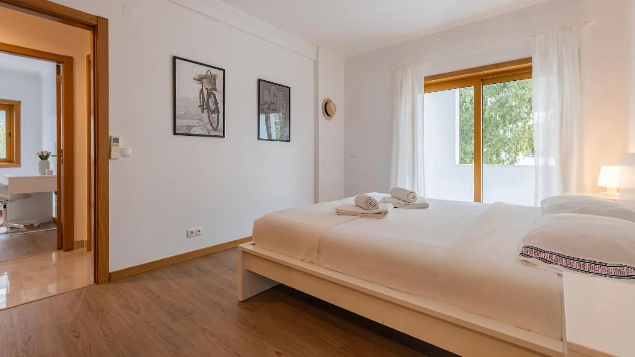 3 Bedroom Oeiras Wonder W/ Balcony By Lovelystay
