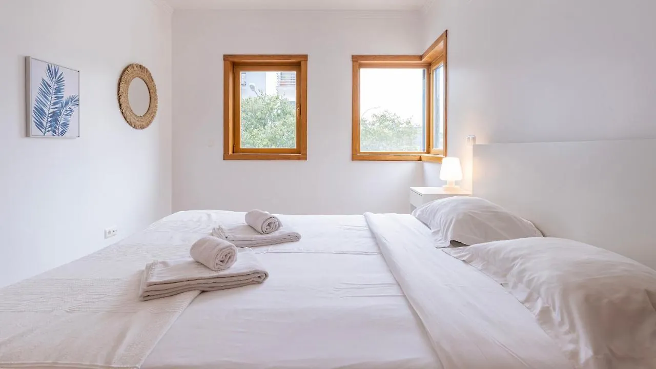 3 Bedroom Oeiras Wonder W/ Balcony By Lovelystay