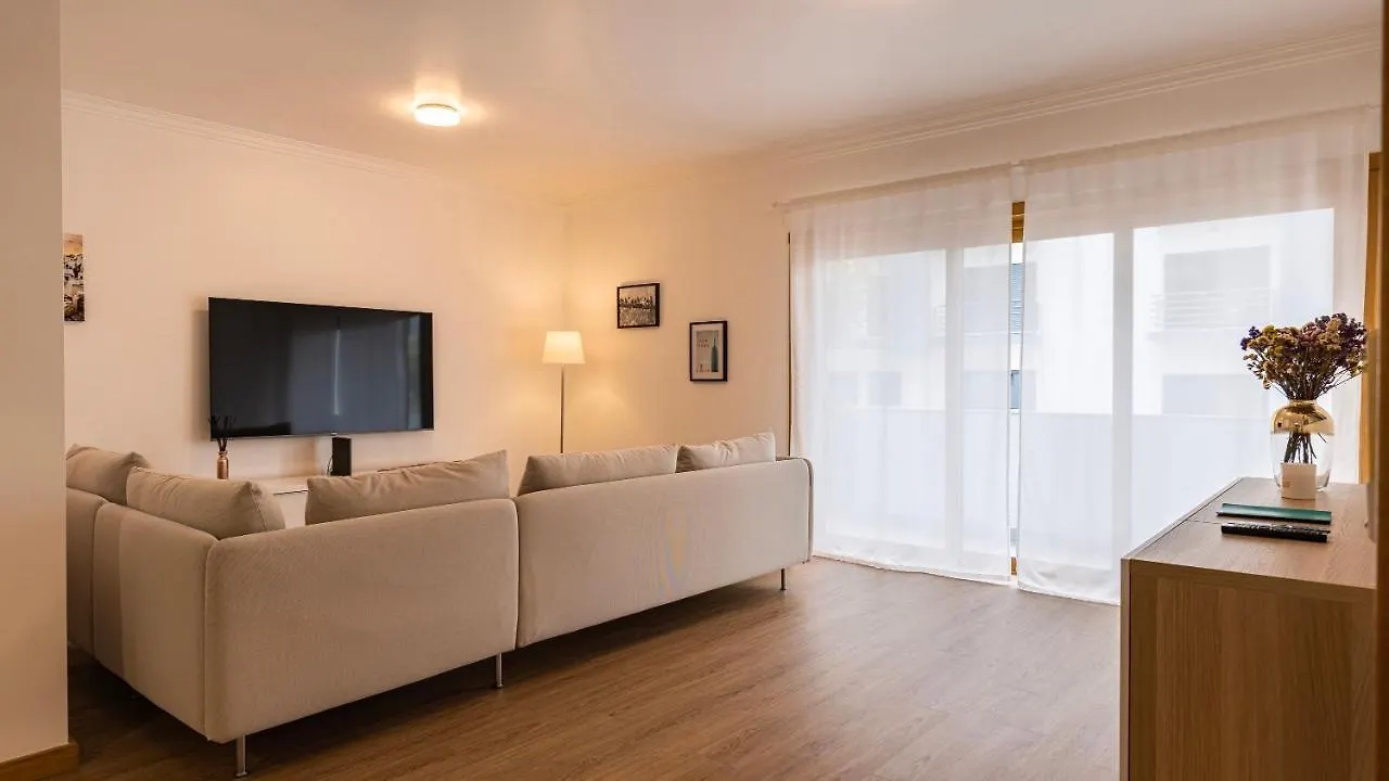 3 Bedroom Oeiras Wonder W/ Balcony By Lovelystay 0*,