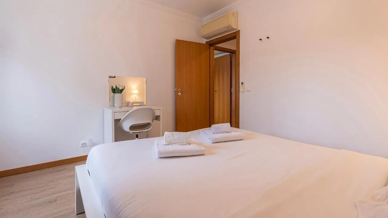 3 Bedroom Oeiras Wonder W/ Balcony By Lovelystay Apartamento