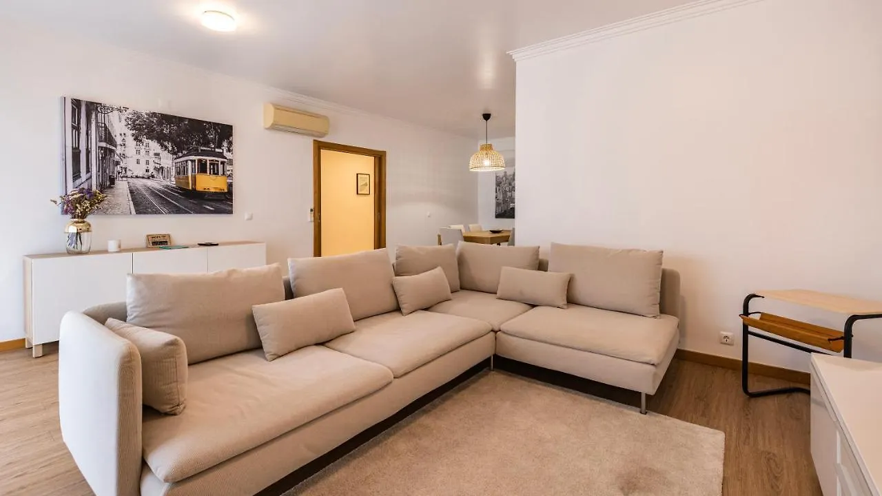 3 Bedroom Oeiras Wonder W/ Balcony By Lovelystay 0*,