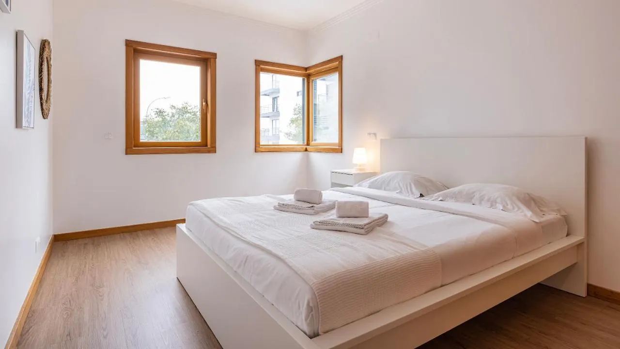 3 Bedroom Oeiras Wonder W/ Balcony By Lovelystay Apartamento