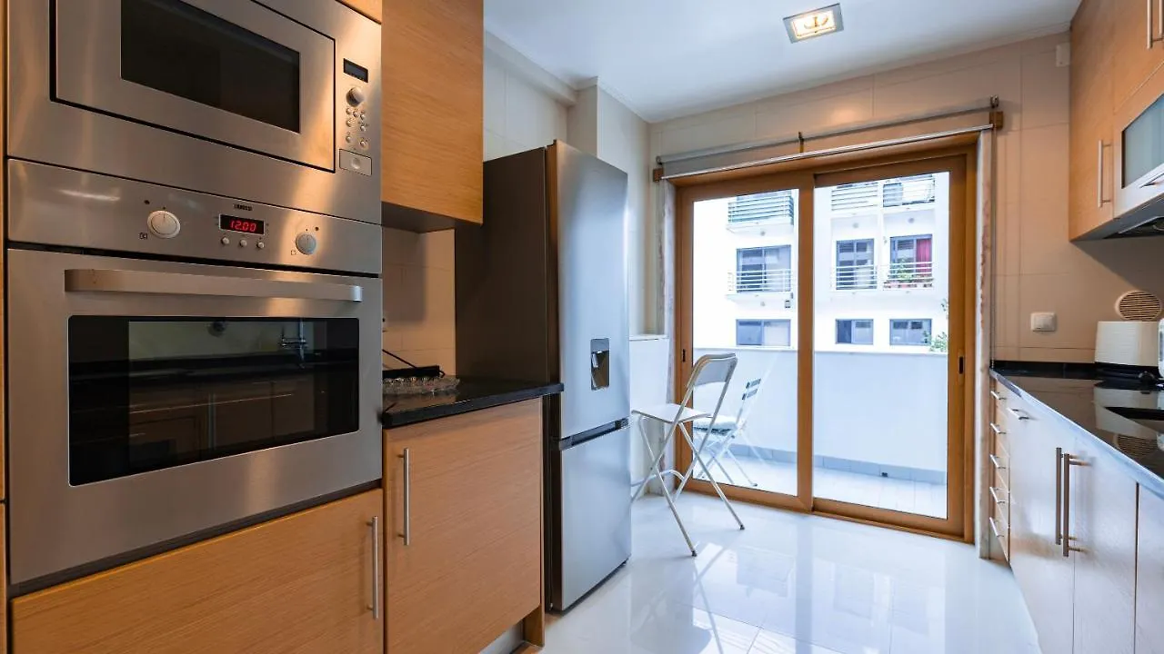 3 Bedroom Oeiras Wonder W/ Balcony By Lovelystay Apartamento